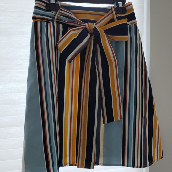 Daniel Cremieux Dresses & Skirts - CREMIEUX Ladies striped SKIRT size 0